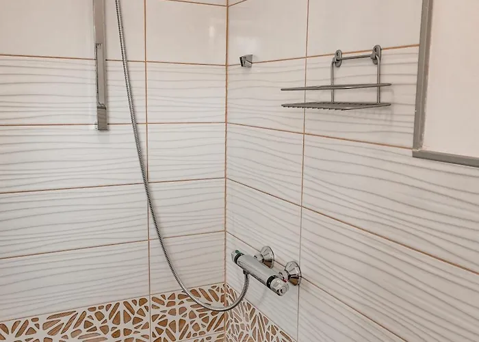 July's Guest house 3*